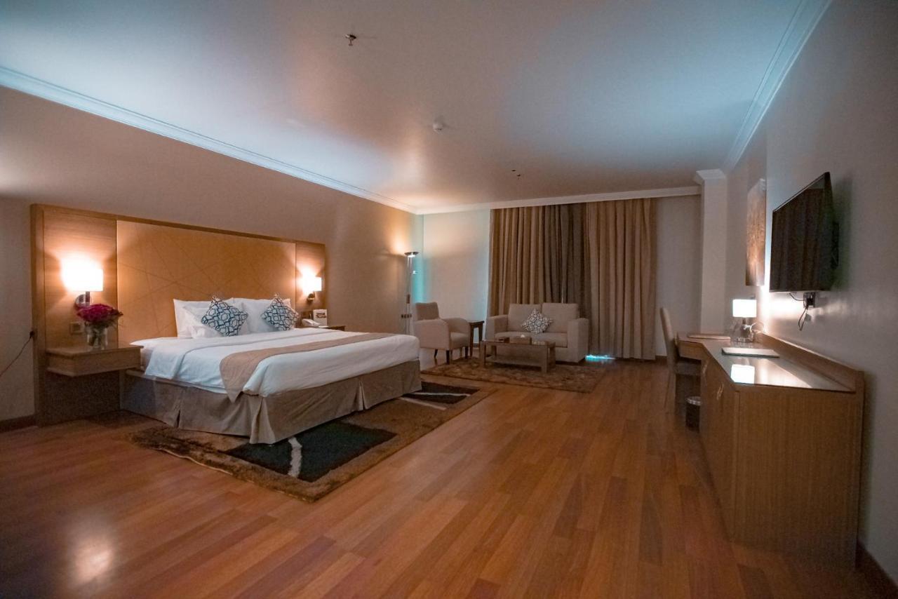 Golden Tulip Buraidah Al Qassim Hotel Bagian luar foto
