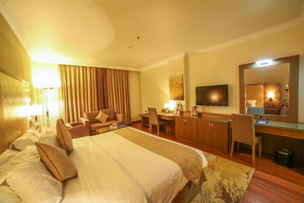 Golden Tulip Buraidah Al Qassim Hotel Bagian luar foto